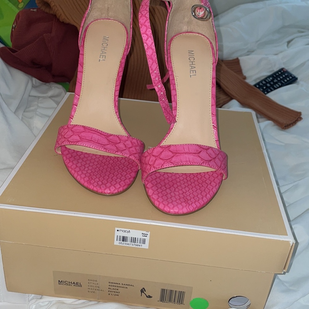 Heels - Picture 3 of 3